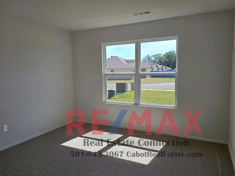 60 Leruss Blvd — Photo 7