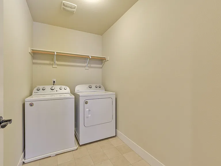 476 NE 76th Ave — Photo 23