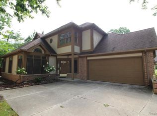 5 Yorkshire Ct, Dearborn, MI 48126