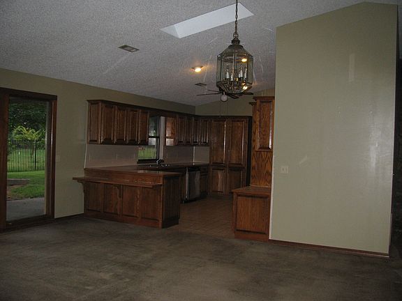 3rd image of 10100 Highway 412