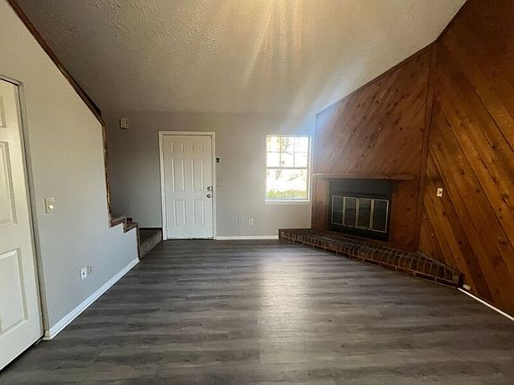4th image of 3384 Shadowlawn Dr