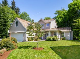822 NE Klickitat Pl, Bainbridge Island, WA 98110