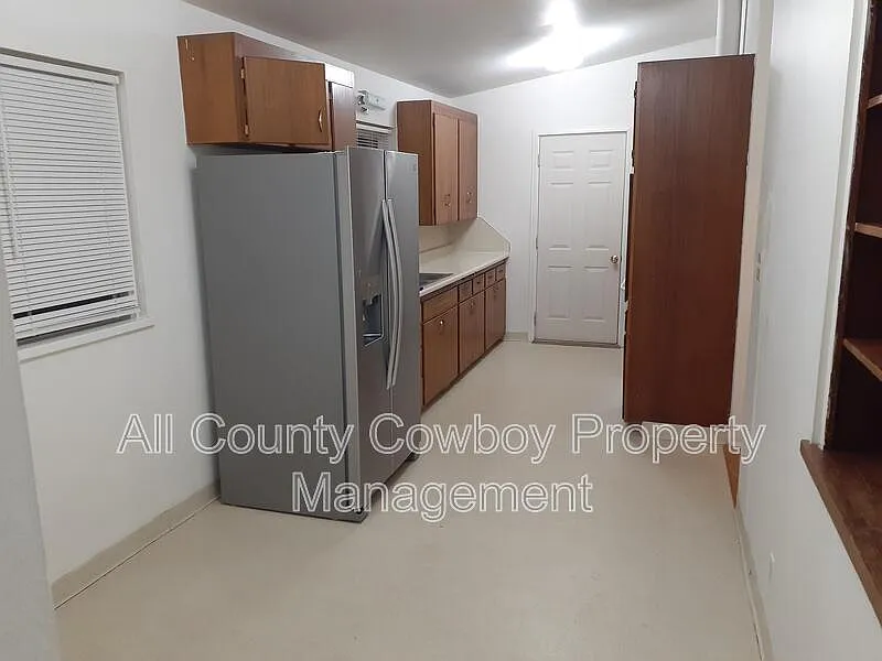 4 bed, 3.0 bath, $2,000 — Photo 2