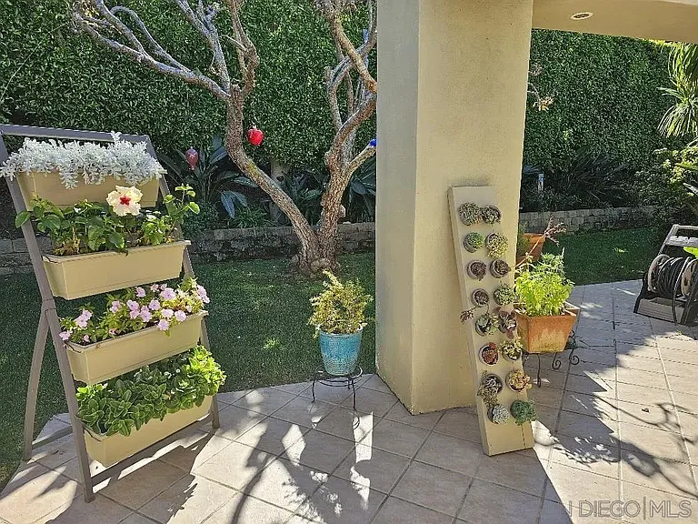 7275 Via Capri — Photo 8