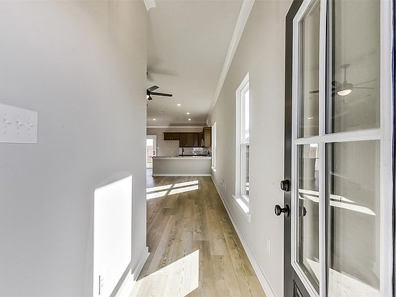 3rd image of 822 Countryside Glade Ln