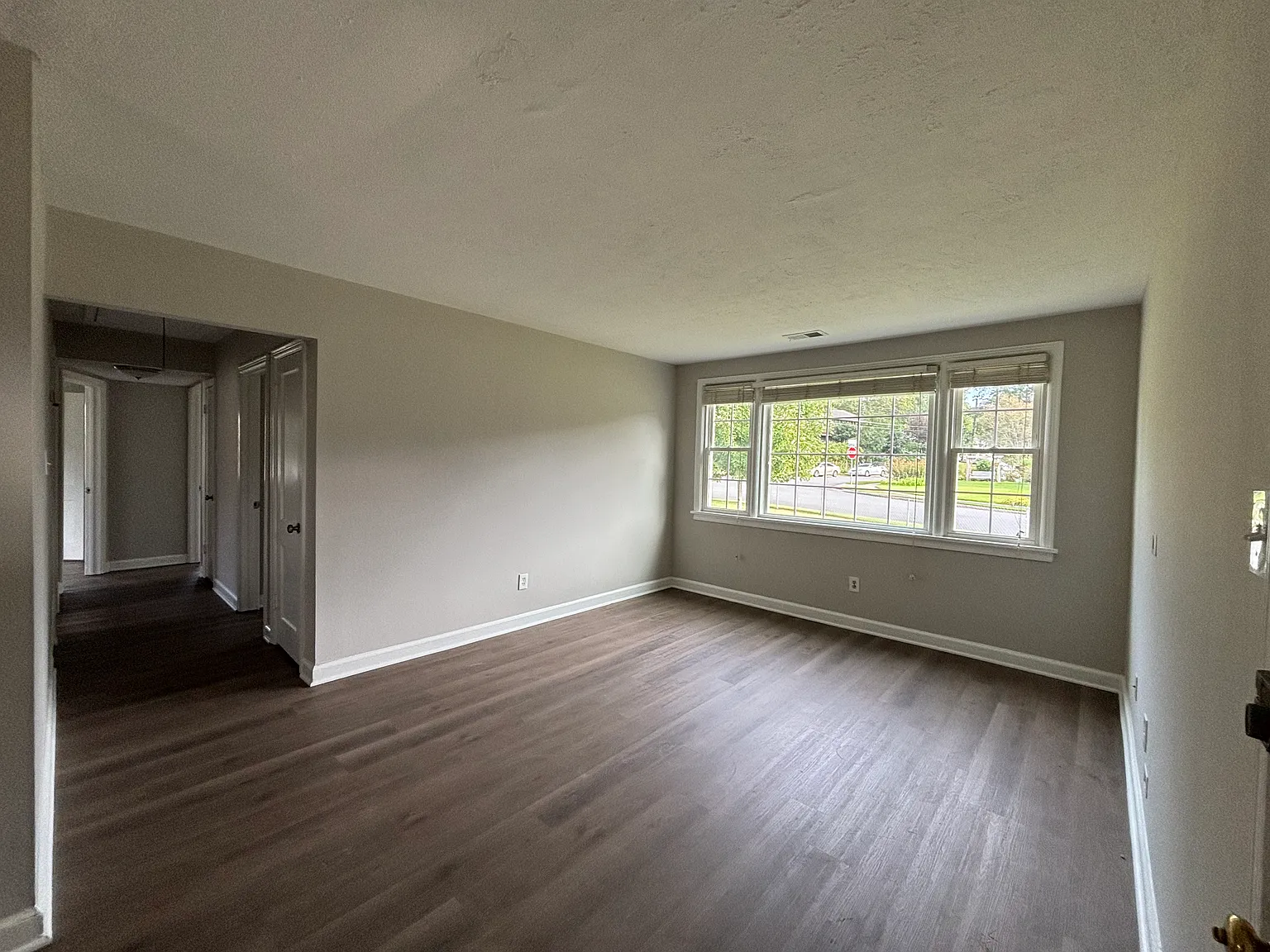 3 bed, 1254 sqft, $3,050 — Photo 3