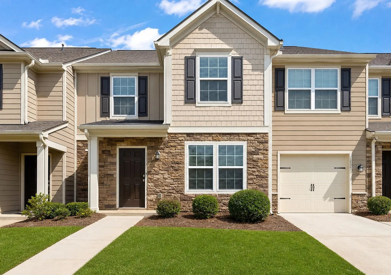 Beautiful 3 Bed/2.5 Bath House in Hampton! — Photo 1