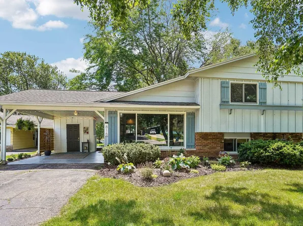 816 11th St, Baraboo, WI 53913