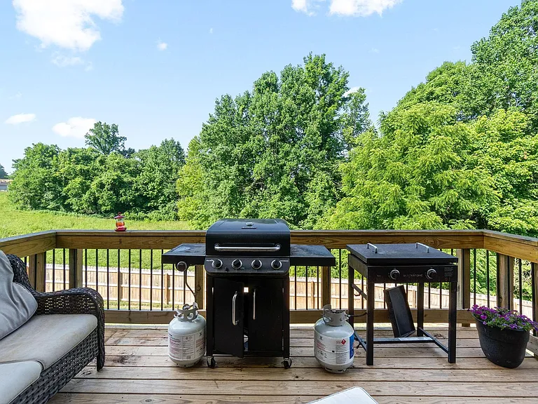 1055 Barnhill Rd — Photo 28
