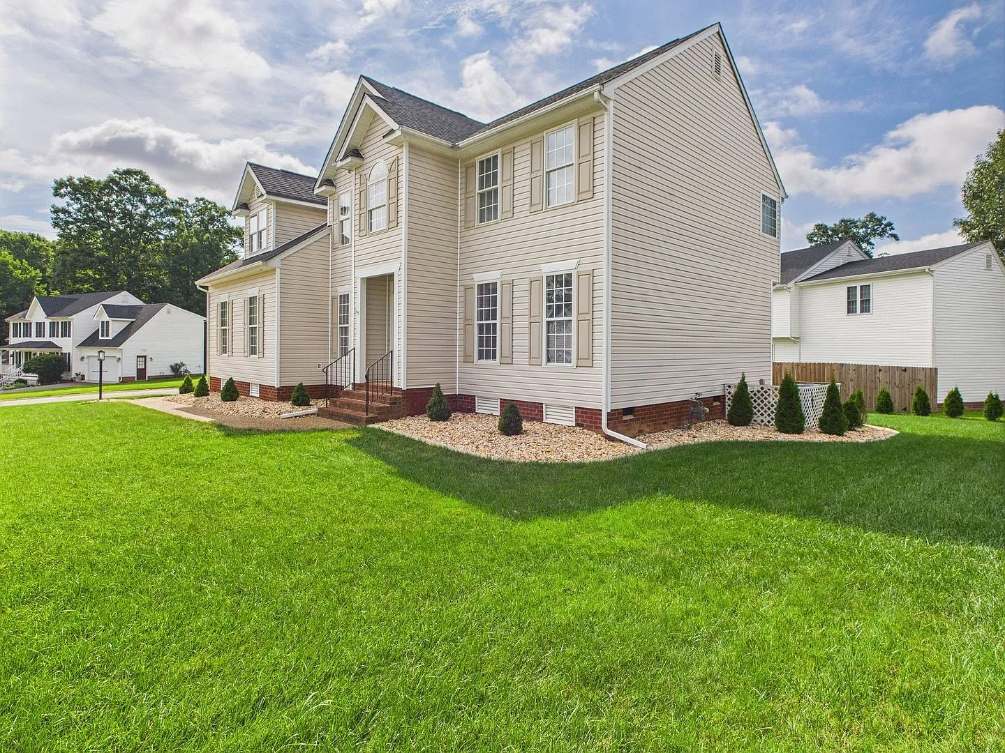 4 bed, 2.5 bath, 2544 sqft, $2,895 — Photo 3