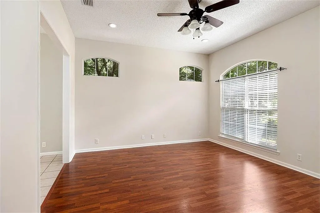 3 bed, 2.0 bath, 1360 sqft, $1,995 — Photo 3