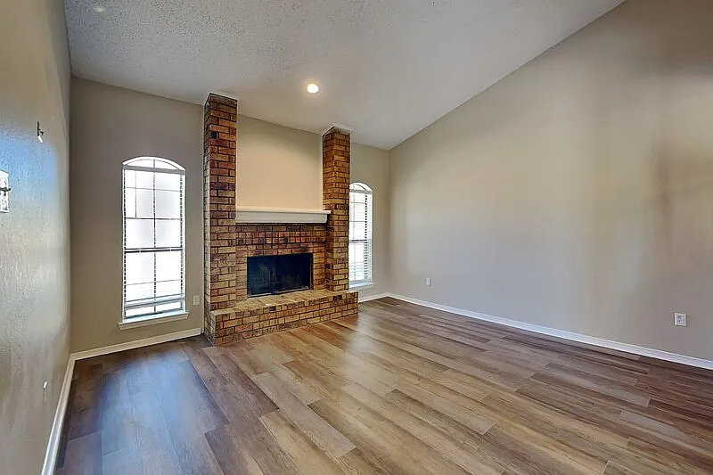 2 bed, 2.0 bath, 1521 sqft, $2,099 — Photo 2