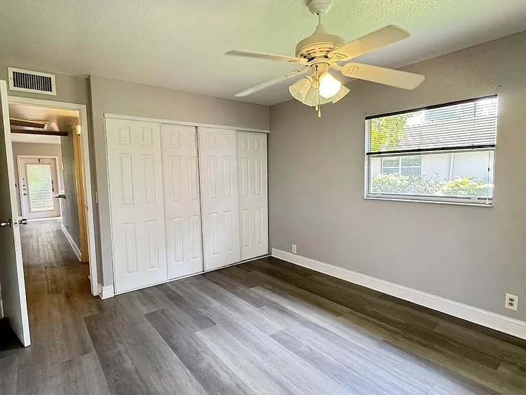 220 Seville Ct #J — Photo 11