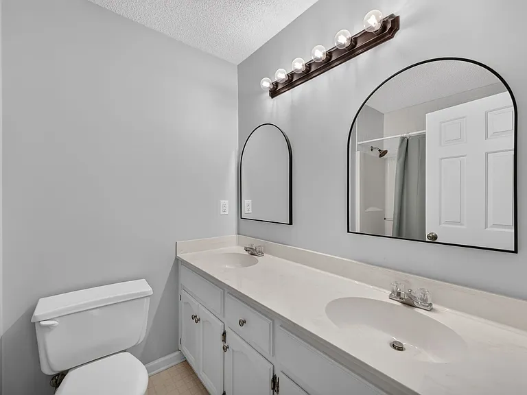 11 Julius Cir — Photo 15