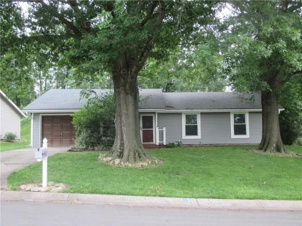 8429 NW 68th St, Kansas City, MO 64152