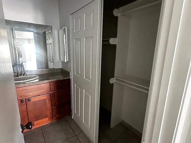 15527 Parthenia St #1 — Photo 6