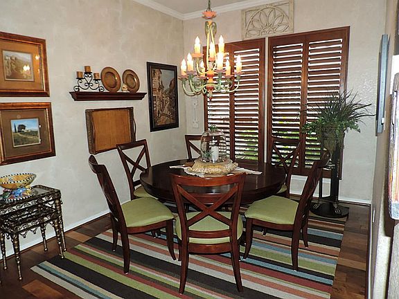 Soft Designer Faux Painting*Plantation Shutter*Rich wood Floors!