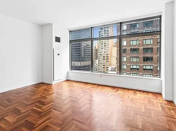 250 East 54th Street image 2 of 5