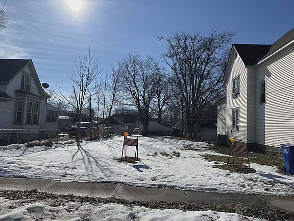 2nd image of 920 Fremont Ave