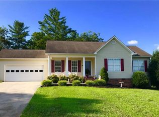 229 Heritage Creek Dr, Hickory, NC 28601