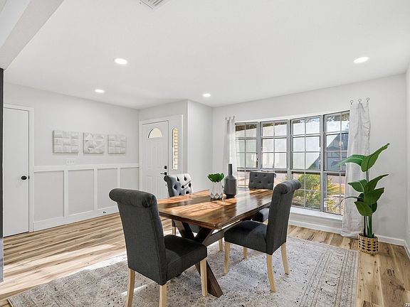 5th image of 3507 Oakfort St