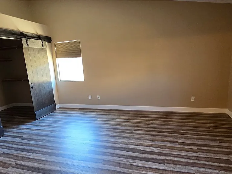 2229 Maple Shade St — Photo 7