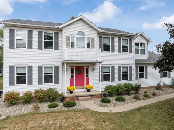 1905 Hampshire Cir NW, Uniontown, OH 44685