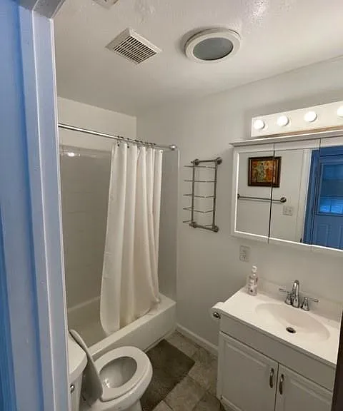 208 Medina St — Photo 10