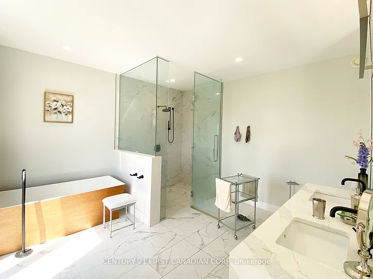 53 Edwin Dr — Photo 16