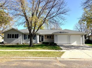 607 Deschepper St, Marshall, MN 56258