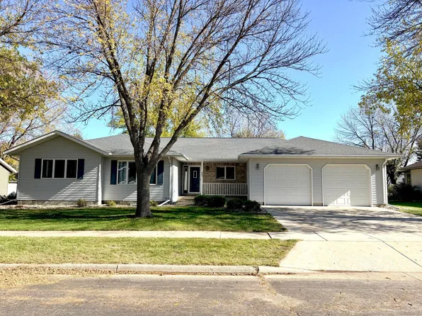 607 Deschepper St, Marshall, MN 56258