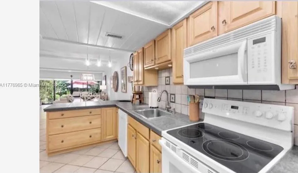 2 bed, 2.0 bath, $4,500 — Photo 3