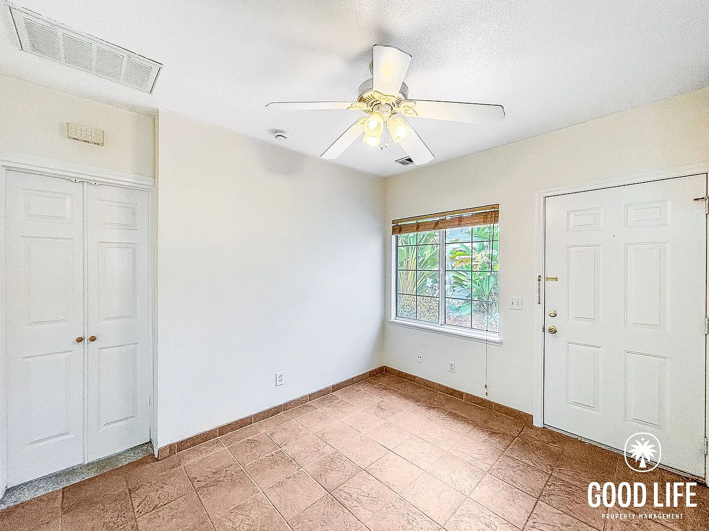SD: Comfortable Junior 1BD/1BA Unit in Hillcrest with On-Site Laundry & Shared Courtyard — Photo 2
