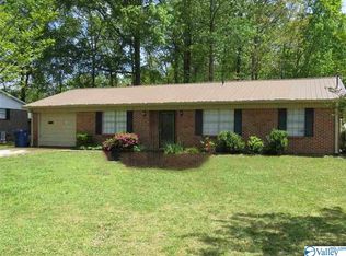 401 Waldrop Rd, Rainbow City, AL 35906