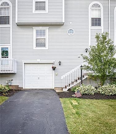 2nd image of 813 Sunset Cir