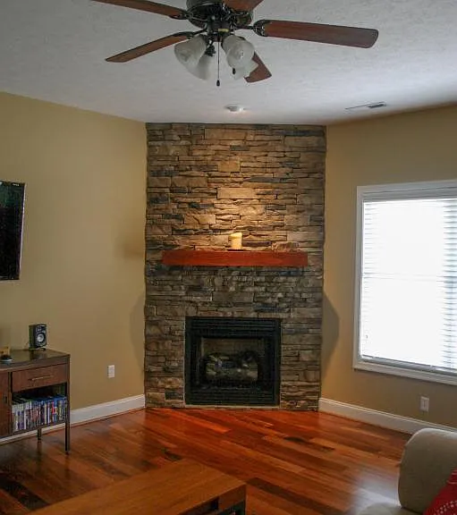 505 Capstone Dr — Photo 3