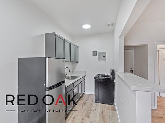 2nd image of 516 1/4 N Harvard Blvd #209