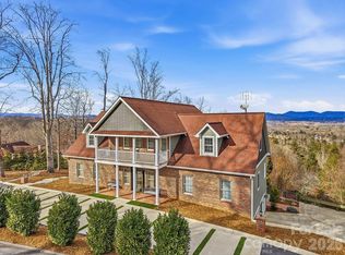 38 Sweetwater Oaks Dr, Fletcher, NC 28732