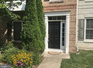 2482 Mahogany Tree Ln, Herndon, VA 20171