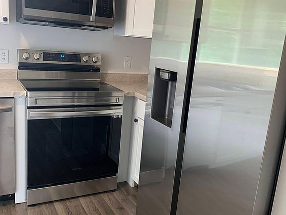 2nd image of 909 Brookside Dr #909