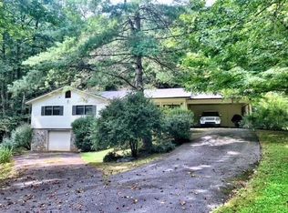 124 Shady Oaks Dr, Franklin, NC 28734