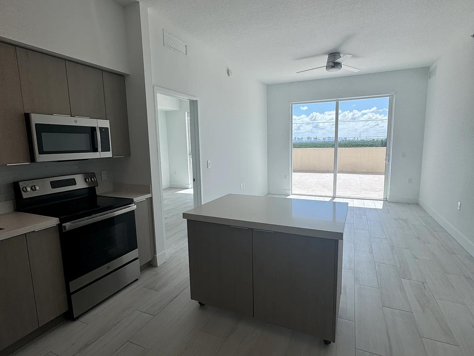 2 bed, 1100 sqft, $2,850 — Photo 3