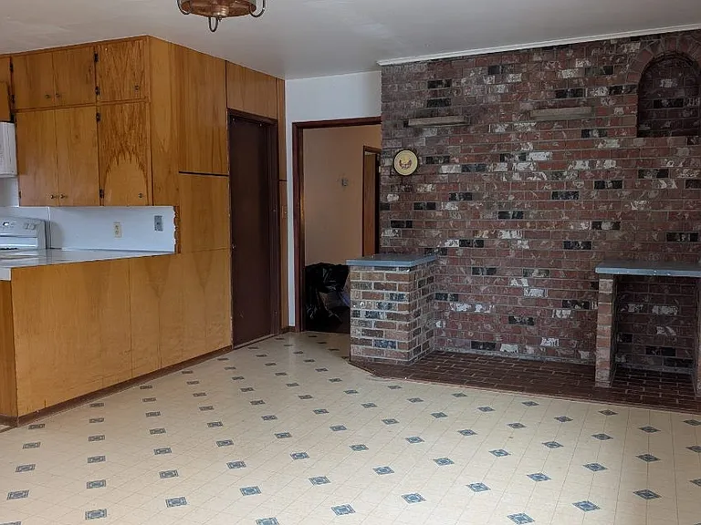 810 Dewitt Dr — Photo 11