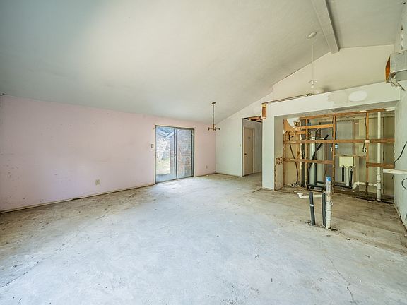 3rd image of 2031 Sharpshire Ln
