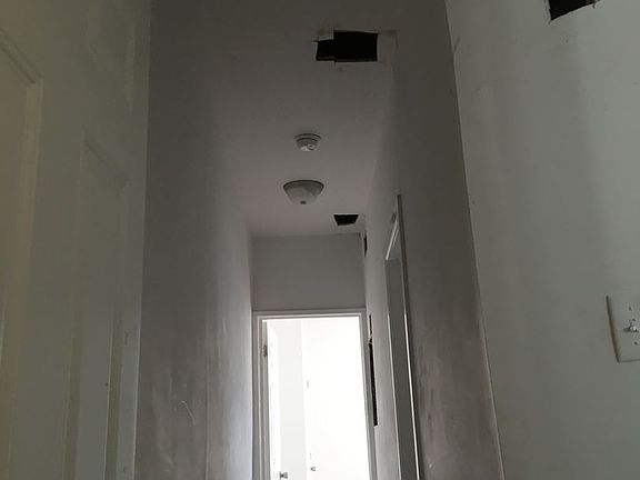 5th image of 2928 W Oxford St #2