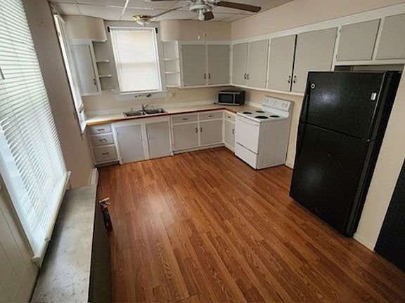 4th image of 216 S 1st St APT A