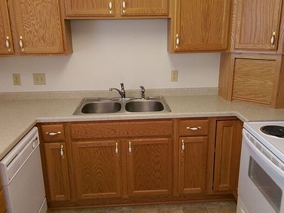 3rd image of 5650 Boone Ave N APT 306