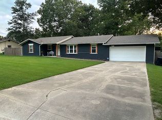 37 N Woodridge Rd, Rogers, AR 72756