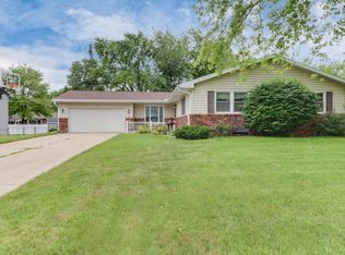 112 Colchester Dr, Normal, IL 61761