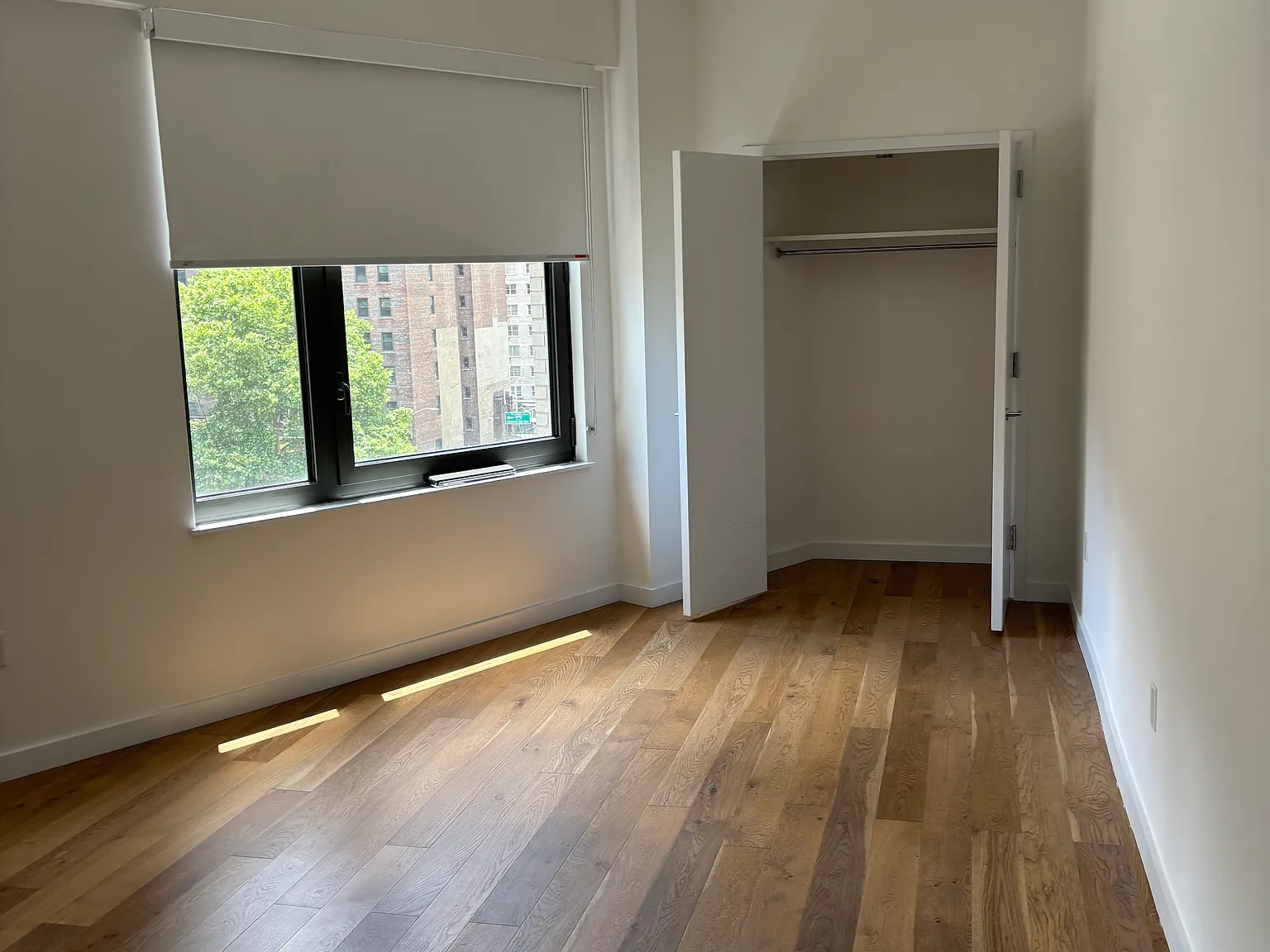 445 West 35th Street — Photo 4